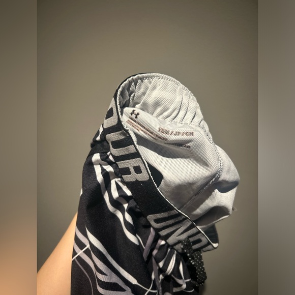 Under Armour Girls' Play Up 2.0 Printed Shorts Size YSM - Picture 3 of 3